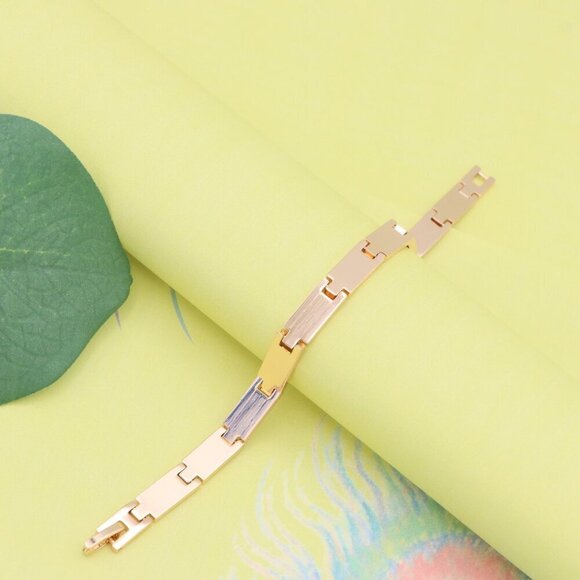 "Bold Rectangular Link Rose Gold Bracelet in Polished Finish, XPBL1143 - Picture 6 of 12